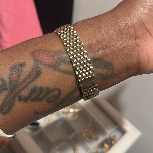 Ladies' Gucci G-Timeless with Bee Slim Silver Dial Gold-Tone Watch, 29mm - Picture 14 of 14